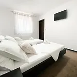 Penava 3*